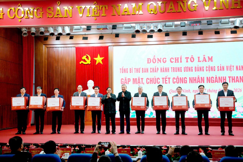 Tổng Bí thư Tô Lâm thăm, chúc Tết công nhân ngành than tại Quảng Ninh - ảnh 8