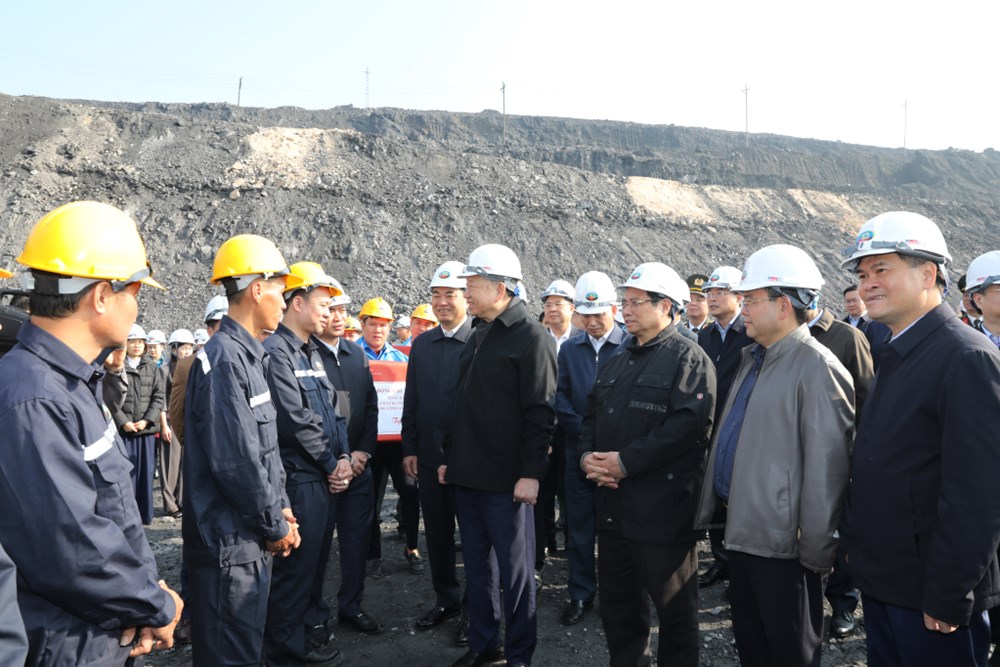 Tổng Bí thư Tô Lâm thăm, chúc Tết công nhân ngành than tại Quảng Ninh - ảnh 5