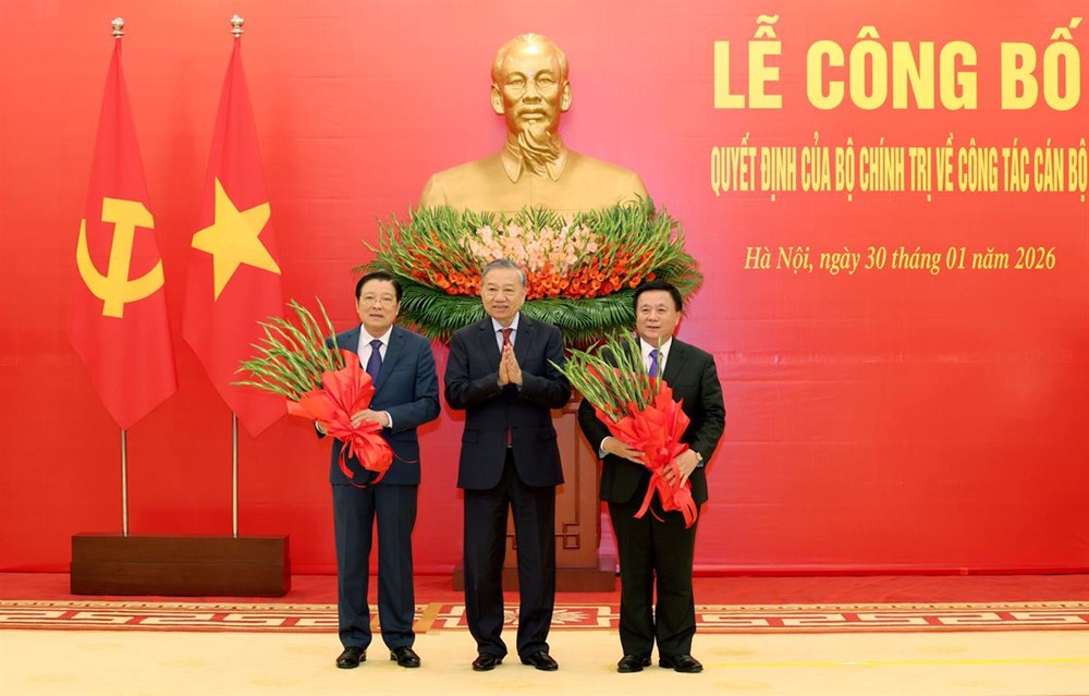 Tổng Bí thư Tô Lâm trao Quyết định của Bộ Chính trị phân công, bổ nhiệm cán bộ - ảnh 2