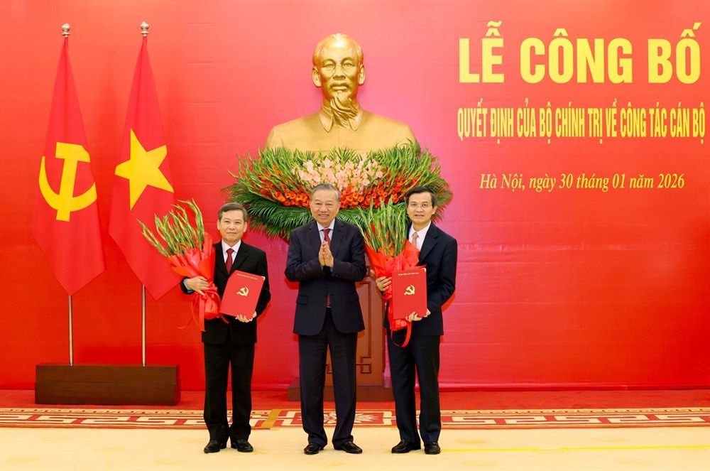 Tổng Bí thư Tô Lâm trao Quyết định của Bộ Chính trị phân công, bổ nhiệm cán bộ - ảnh 1