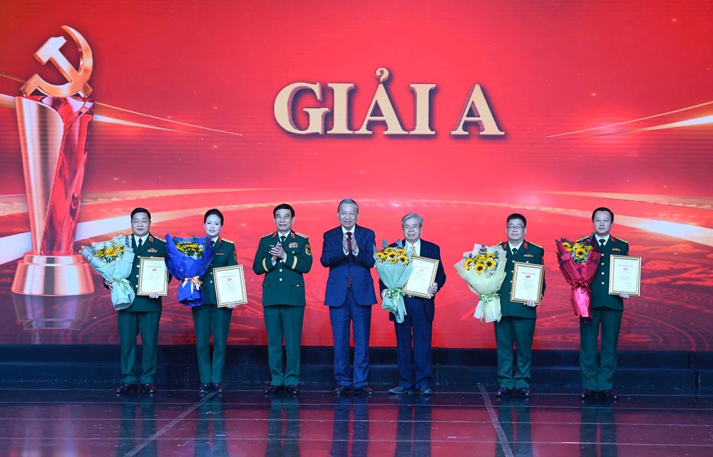 Tổng Bí thư Tô Lâm dự tổng kết, trao giải cuộc thi 'Vững bước dưới cờ Đảng' - ảnh 1