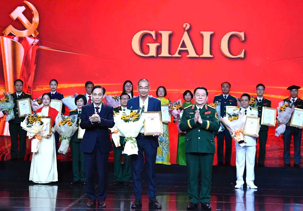 Tổng Bí thư Tô Lâm dự tổng kết, trao giải cuộc thi 'Vững bước dưới cờ Đảng' - ảnh 3