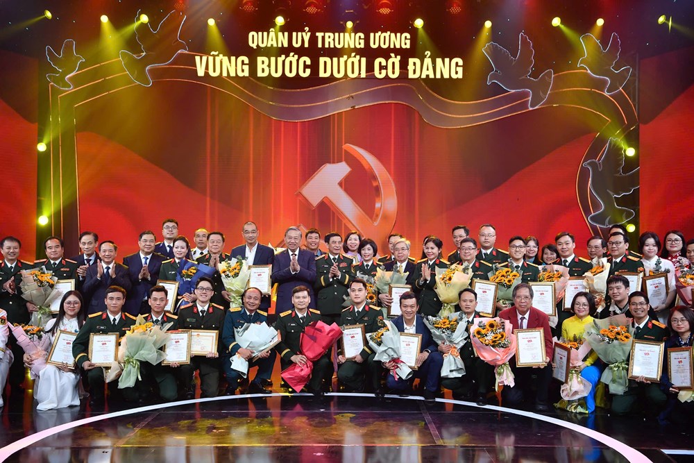 Tổng Bí thư Tô Lâm dự tổng kết, trao giải cuộc thi 'Vững bước dưới cờ Đảng' - ảnh 4
