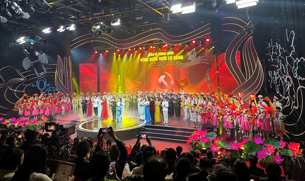 Tổng Bí thư Tô Lâm dự tổng kết, trao giải cuộc thi 'Vững bước dưới cờ Đảng' - ảnh 6