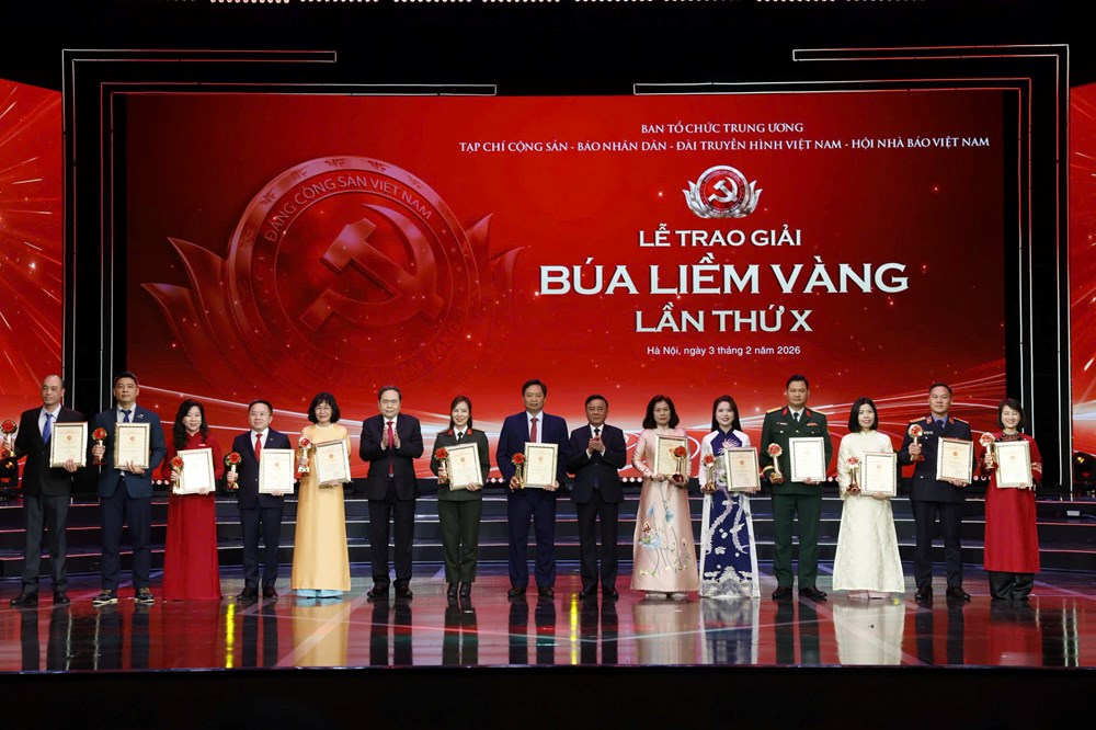Tuyên dương 96 Bí thư Chi bộ xuất sắc và trao Giải Búa liềm vàng lần thứ X  - ảnh 4