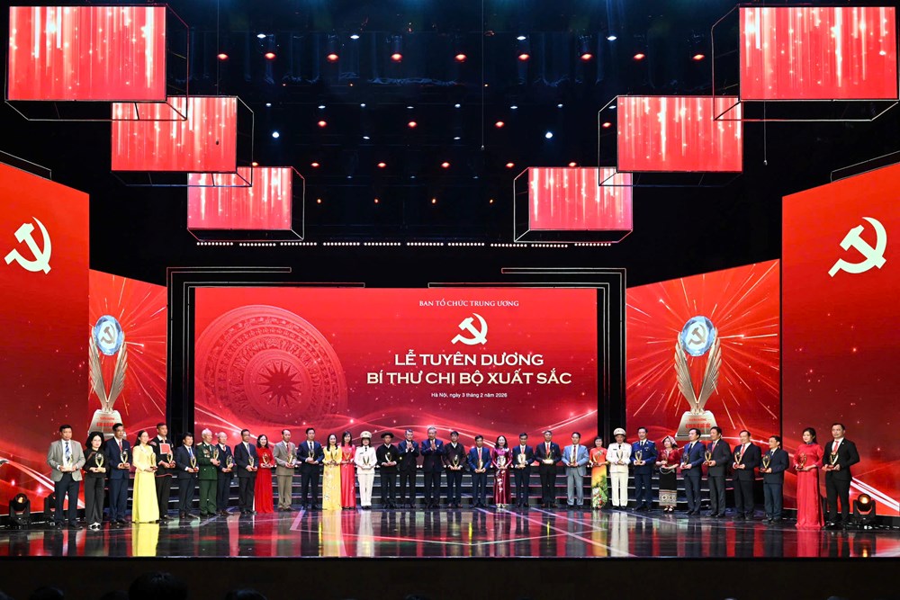 Tuyên dương 96 Bí thư Chi bộ xuất sắc và trao Giải Búa liềm vàng lần thứ X  - ảnh 6