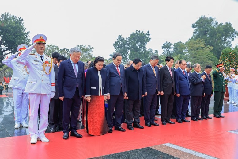 Lãnh đạo Đảng, Nhà nước vào Lăng viếng Chủ tịch Hồ Chí Minh nhân dịp Tết Bính Ngọ - ảnh 4