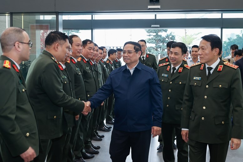 Thủ tướng kiểm tra, động viên các lực lượng công an ứng trực dịp Tết - ảnh 3