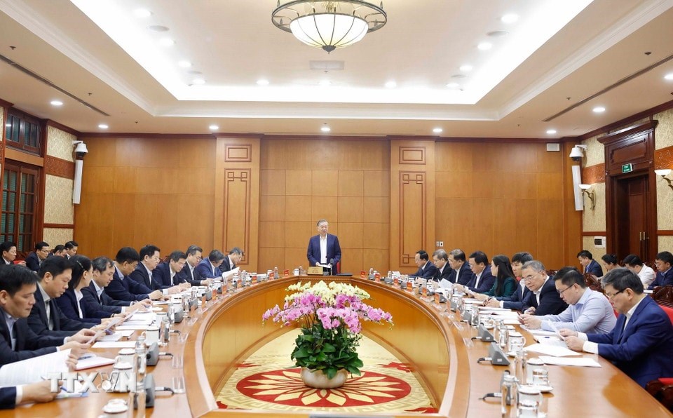 Tổng Bí thư Tô Lâm: Khắc phục tình trạng “thừa người quen việc cũ nhưng thiếu người làm việc mới” - ảnh 4