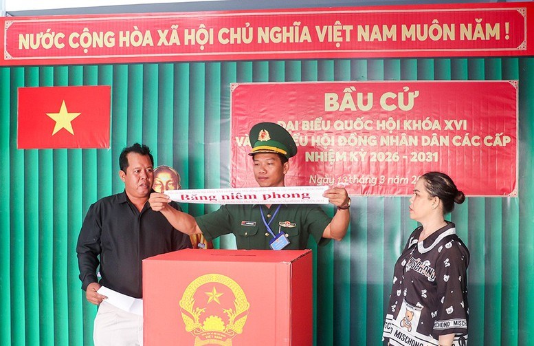 Cà Mau: Cử tri đảo Hòn Khoai, Hòn Chuối hoàn thành bầu cử sớm - ảnh 3