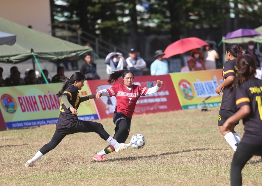 Đak Đoa lên ngôi vô địch Giải bóng đá nữ các dân tộc thiểu số Gia Lai 2026 - ảnh 1