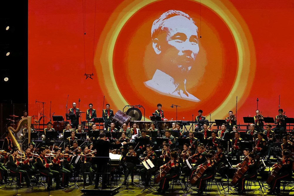 Tổng Bí thư và Chủ tịch Quốc hội dự Chương trình nghệ thuật “Thanh âm dưới ánh mặt trời“ - ảnh 3