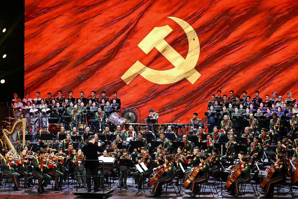 Tổng Bí thư và Chủ tịch Quốc hội dự Chương trình nghệ thuật “Thanh âm dưới ánh mặt trời“ - ảnh 2