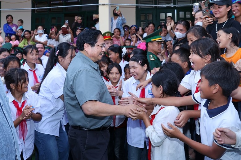 Bài viết của Thủ tướng Phạm Minh Chính: Tăng tốc bứt phá, quyết tâm thực hiện thắng lợi Nghị quyết Đại hội XIV của Đảng - ảnh 4