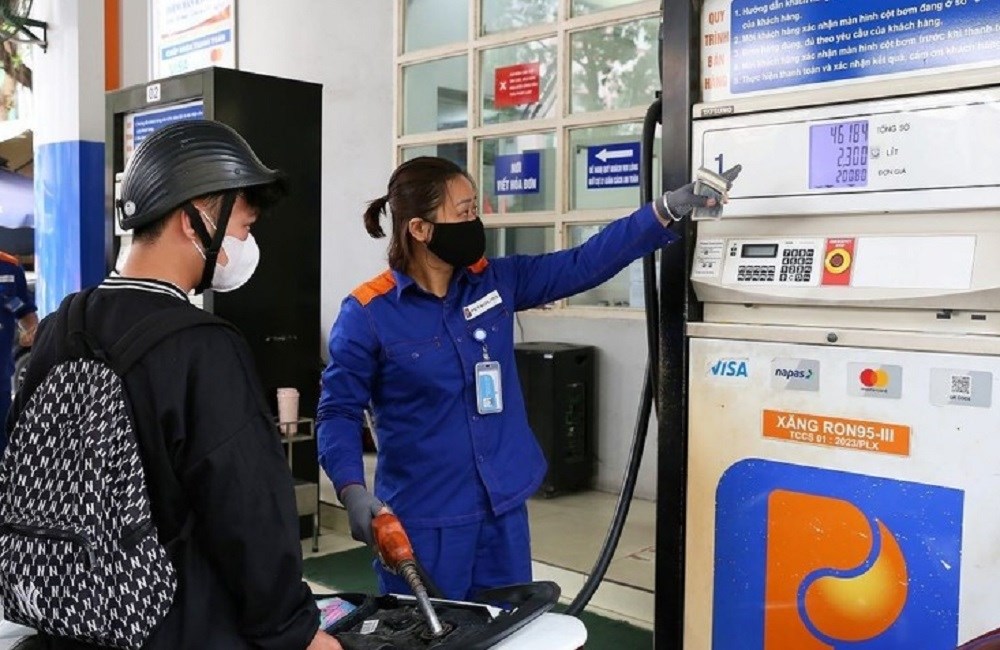 Đề xuất kéo dài việc giảm thuế nhập khẩu một số mặt hàng xăng dầu về 0% đến 30.6.2026 - ảnh 1