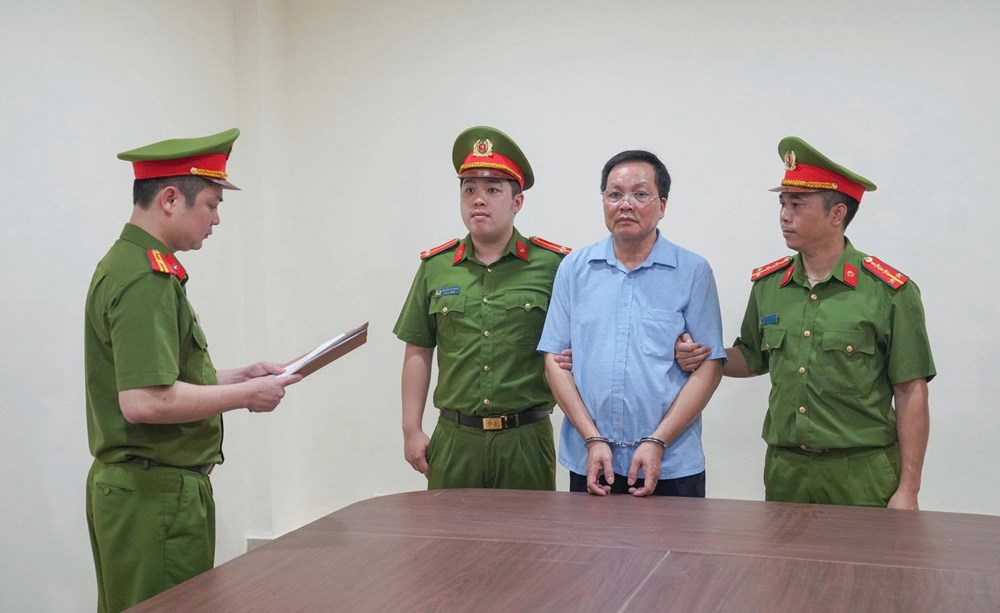 Khởi tố, bắt tạm giam giám đốc, hiệu trưởng, kế toán chiếm đoạt tiền trợ cấp dành cho người yếu thế - ảnh 1