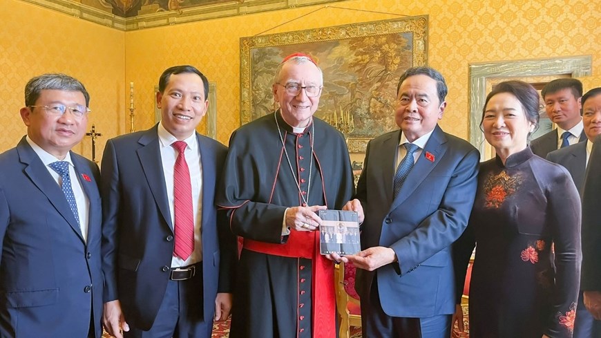 Chủ tịch Quốc hội Trần Thanh Mẫn hội kiến Thủ tướng Tòa thánh Vatican Pietro Parolin - ảnh 1