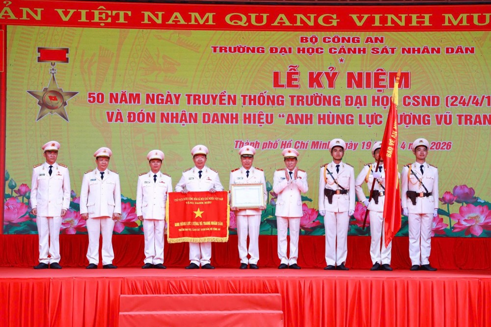Trường Đại học Cảnh sát nhân dân đón nhận Danh hiệu Anh hùng lực lượng vũ trang nhân dân - ảnh 2