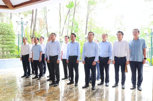 Thủ tướng Chính phủ Lê Minh Hưng dâng hương tại Ngã ba Đồng Lộc - ảnh 2