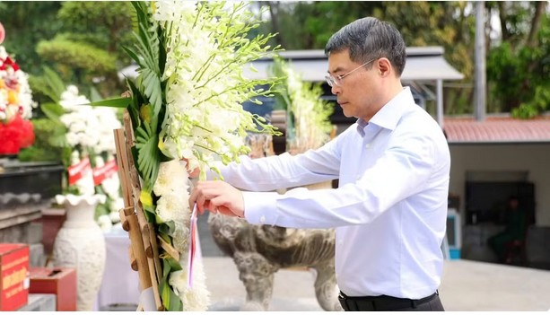 Thủ tướng Chính phủ Lê Minh Hưng dâng hương tại Ngã ba Đồng Lộc - ảnh 1