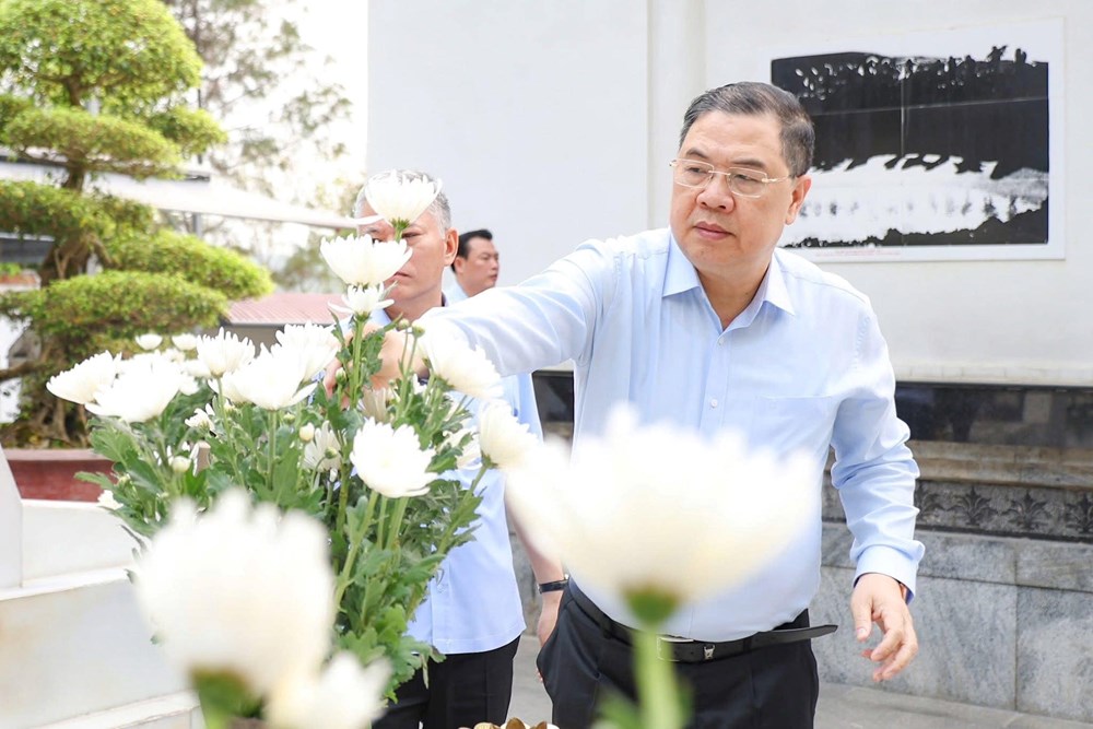 Thủ tướng Chính phủ Lê Minh Hưng dâng hương tại Ngã ba Đồng Lộc - ảnh 3