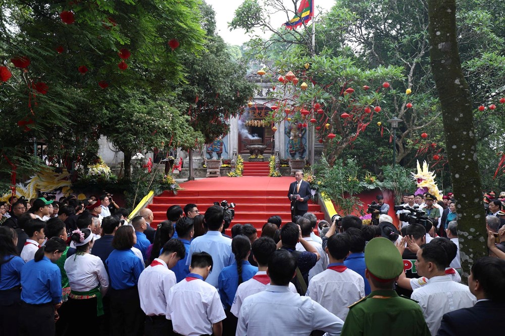 Tổng Bí thư, Chủ tịch nước Tô Lâm gặp gỡ, nói chuyện với bà con tại Đền Hùng - ảnh 2