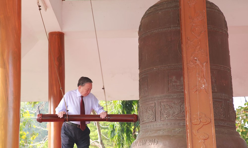 Tổng Bí thư, Chủ tịch nước Tô Lâm dâng hương tưởng niệm các Anh hùng liệt sĩ tại Tây Ninh - ảnh 3