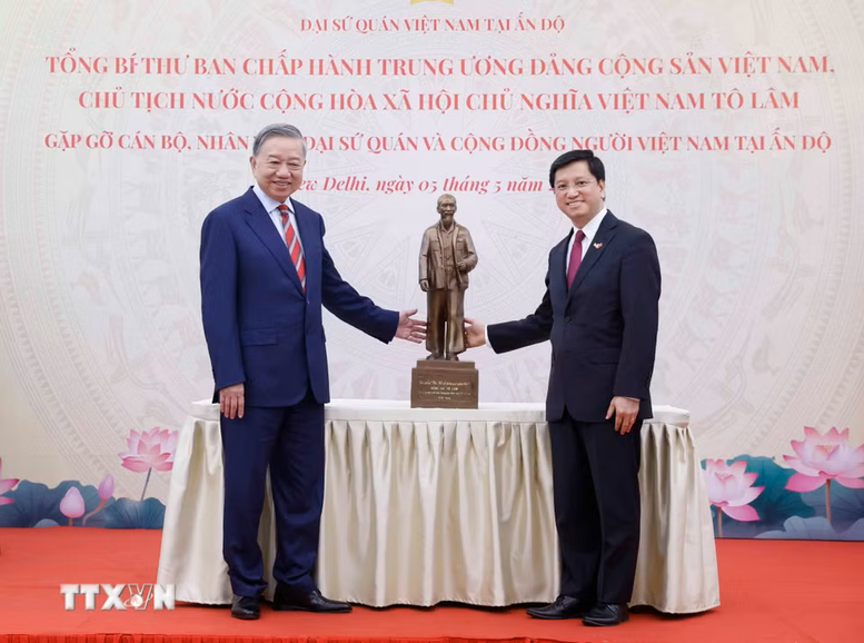 Tổng Bí thư, Chủ tịch nước Tô Lâm gặp gỡ cộng đồng người Việt Nam tại Ấn Độ - ảnh 4