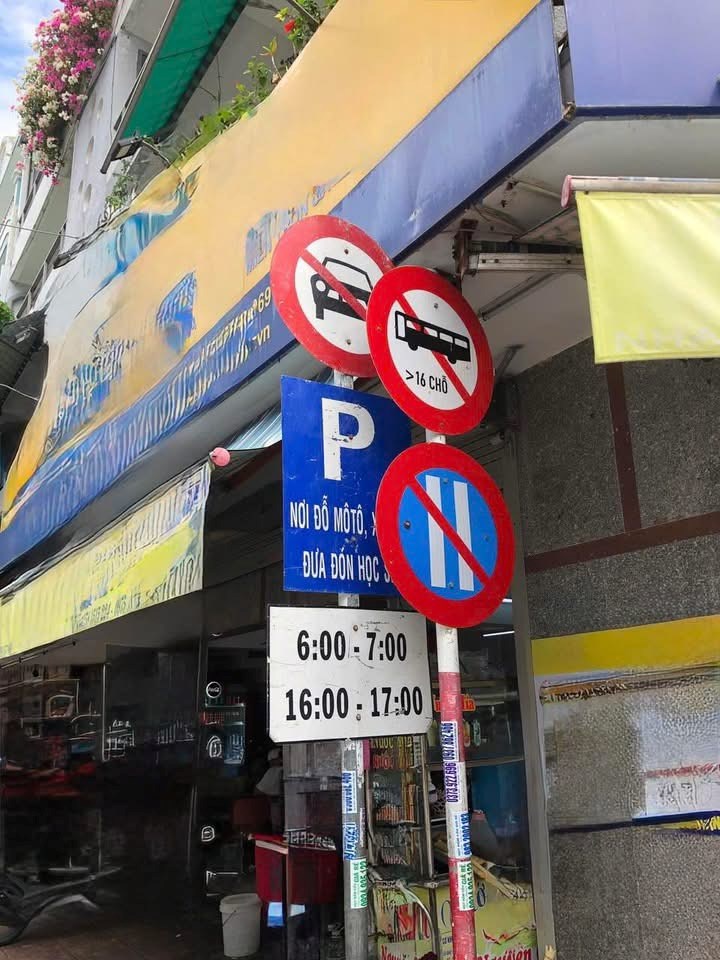 Hà Nội: Đề xuất mở rộng phạm vi hạn chế xe ô tô trên 16 chỗ tại phường Hoàn Kiếm - ảnh 1