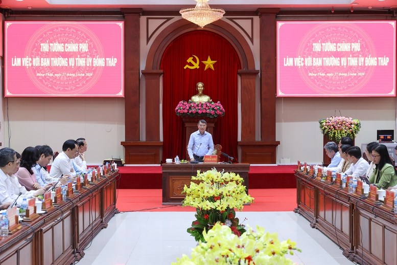 Thủ tướng: Lương và chế độ chính sách sẽ làm đồng bộ từ Trung ương tới địa phương, trong đó ưu tiên nhiều hơn cho cơ sở - ảnh 1