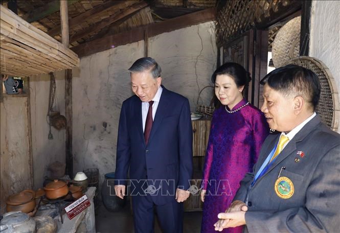 Tổng Bí thư, Chủ tịch nước Tô Lâm dâng hương tưởng niệm Chủ tịch Hồ Chí Minh tại Thái Lan - ảnh 8