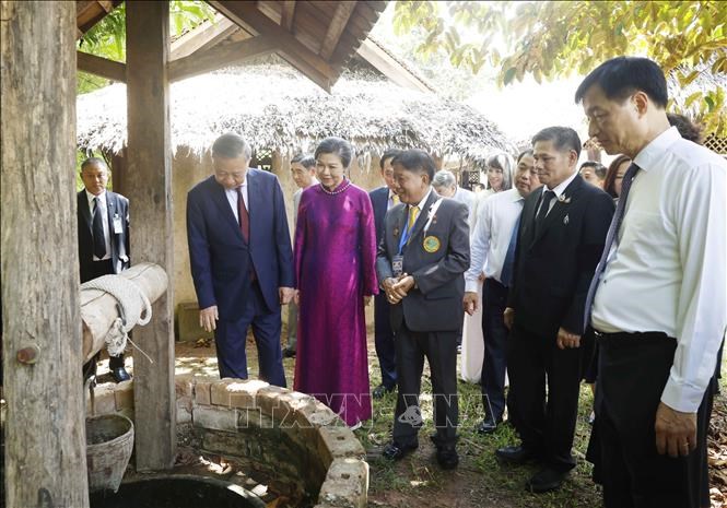 Tổng Bí thư, Chủ tịch nước Tô Lâm dâng hương tưởng niệm Chủ tịch Hồ Chí Minh tại Thái Lan - ảnh 9
