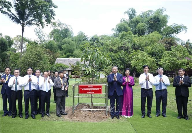 Tổng Bí thư, Chủ tịch nước Tô Lâm dâng hương tưởng niệm Chủ tịch Hồ Chí Minh tại Thái Lan - ảnh 10