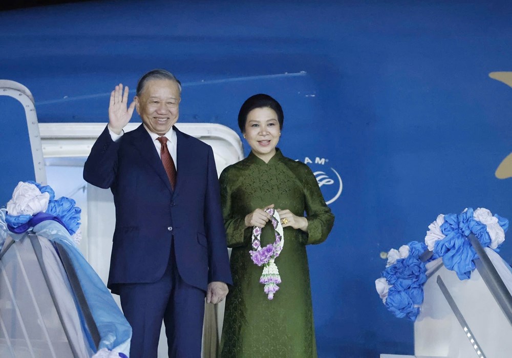 Tổng Bí thư, Chủ tịch nước Tô Lâm và phu nhân lên đường thăm cấp Nhà nước Cộng hòa Singapore - ảnh 1
