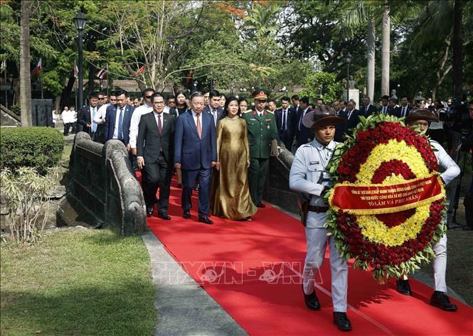 Tổng Bí thư, Chủ tịch nước Tô Lâm dâng hoa tại Tượng đài Chủ tịch Hồ Chí Minh ở Philippines - ảnh 1