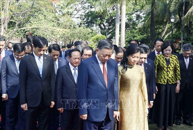 Tổng Bí thư, Chủ tịch nước Tô Lâm dâng hoa tại Tượng đài Chủ tịch Hồ Chí Minh ở Philippines - ảnh 3