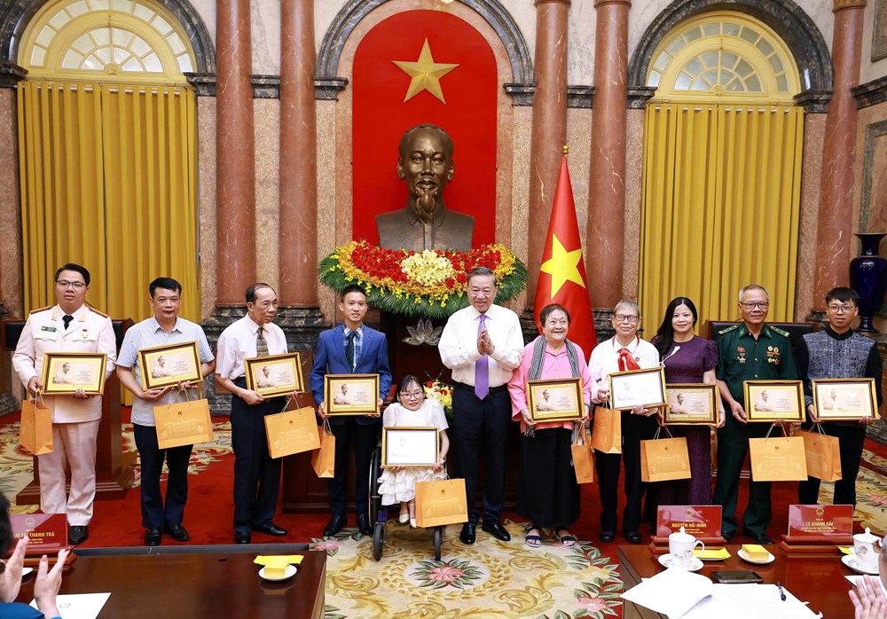 Tổng Bí thư, Chủ tịch nước Tô Lâm: Nuôi dưỡng việc tốt, lan tỏa sự tử tế, xây dựng niềm tin - ảnh 2