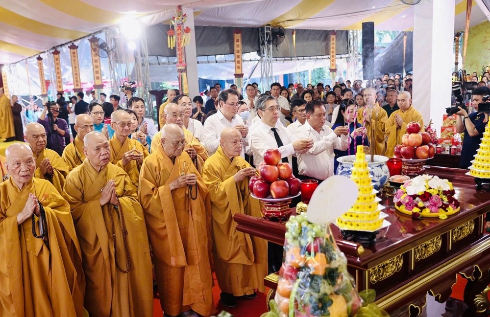 Trang nghiêm Lễ tưởng niệm, kỳ siêu liệt sĩ và đồng bào yêu nước đã hy sinh tại Công viên Lê Thị Riêng - ảnh 2