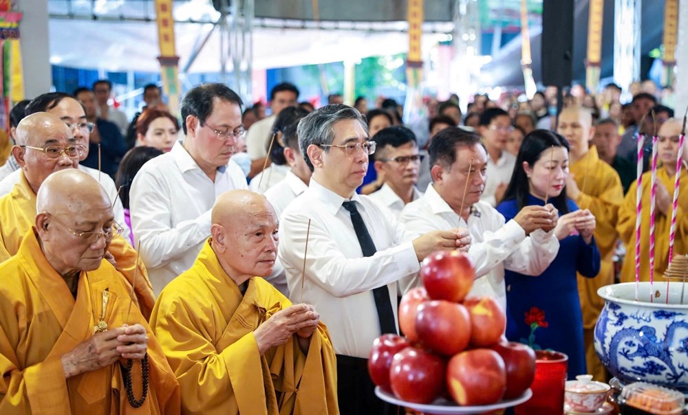 Trang nghiêm Lễ tưởng niệm, kỳ siêu liệt sĩ và đồng bào yêu nước đã hy sinh tại Công viên Lê Thị Riêng - ảnh 1