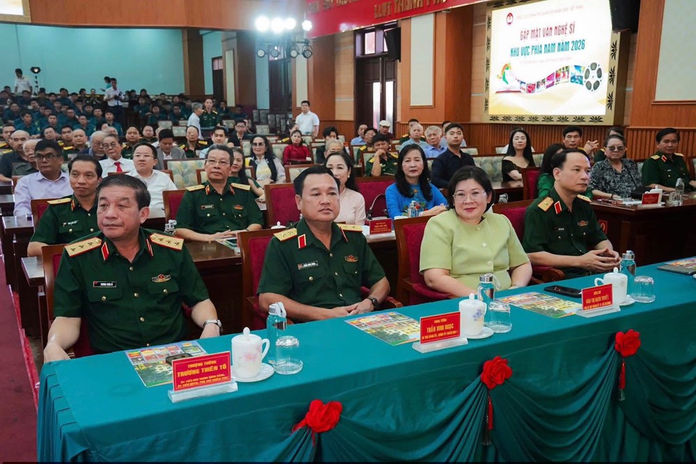 Đại tướng Nguyễn Trọng Nghĩa chủ trì gặp mặt đại biểu văn nghệ sĩ khu vực phía Nam - ảnh 3