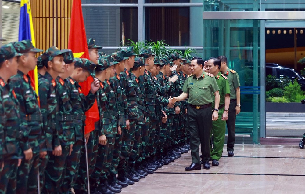 Thứ trưởng Lê Văn Tuyến tiễn Đội cứu nạn, cứu hộ Bộ Công an lên đường đến Venezuela - ảnh 2