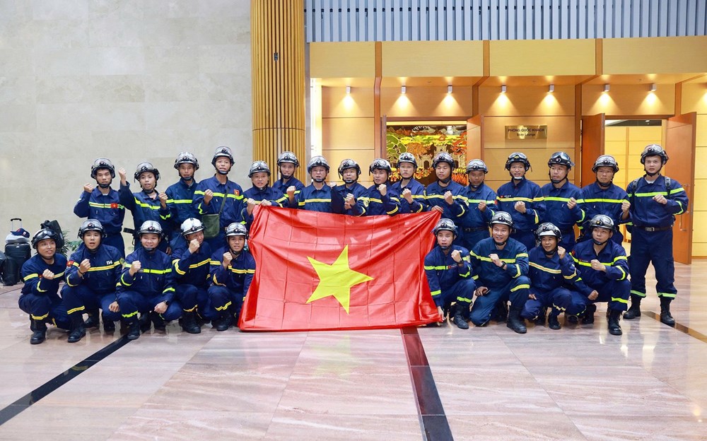 Thứ trưởng Lê Văn Tuyến tiễn Đội cứu nạn, cứu hộ Bộ Công an lên đường đến Venezuela - ảnh 3
