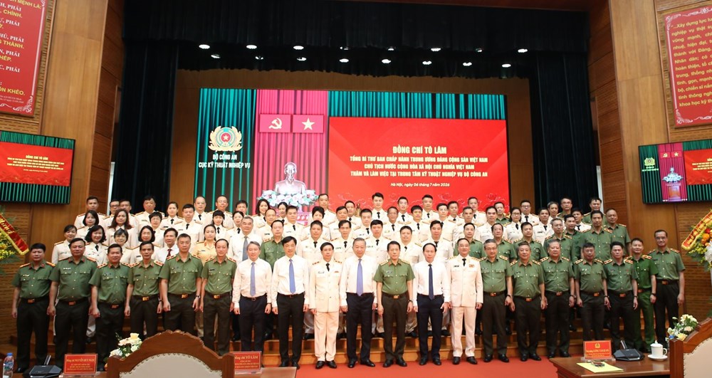 Tổng Bí thư, Chủ tịch nước Tô Lâm thăm và làm việc với Trung tâm Kỹ thuật nghiệp vụ Bộ Công an - ảnh 6