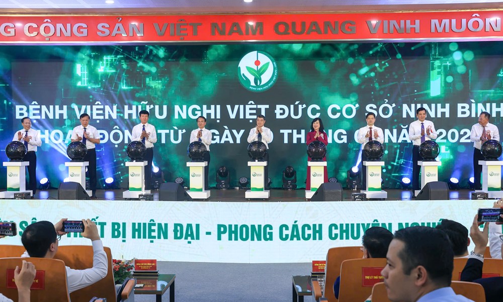Thủ tướng: Đầu tư cho y tế không chỉ để phục vụ khám, chữa bệnh mà còn để đầu tư cho tương lai - ảnh 1