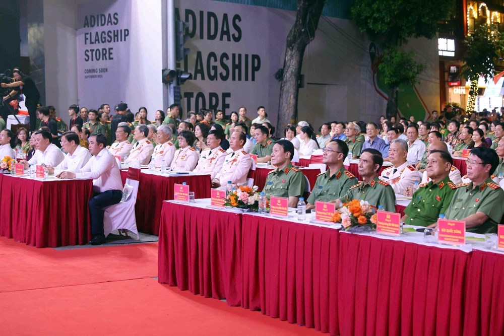 Gala nghệ thuật đặc biệt “Tổ quốc bình yên” tri ân các thế hệ lực lượng An ninh nhân dân - ảnh 2