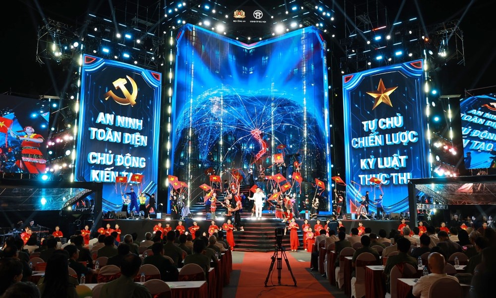 Gala nghệ thuật đặc biệt “Tổ quốc bình yên” tri ân các thế hệ lực lượng An ninh nhân dân - ảnh 4