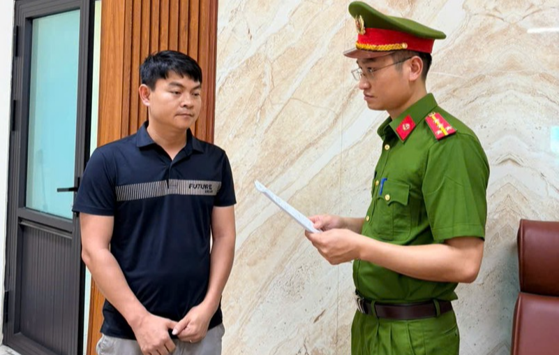Bán điều hòa âm trần ô tô mang nhãn hiệu “Haier” không rõ nguồn gốc, Giám đốc một công ty bị khởi tố - ảnh 1