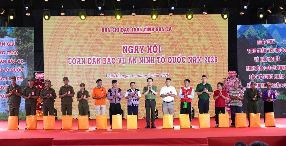 Ngày hội toàn dân bảo vệ an ninh Tổ quốc không chỉ phong trào mà trở thành việc làm thường xuyên của nhân dân - ảnh 5