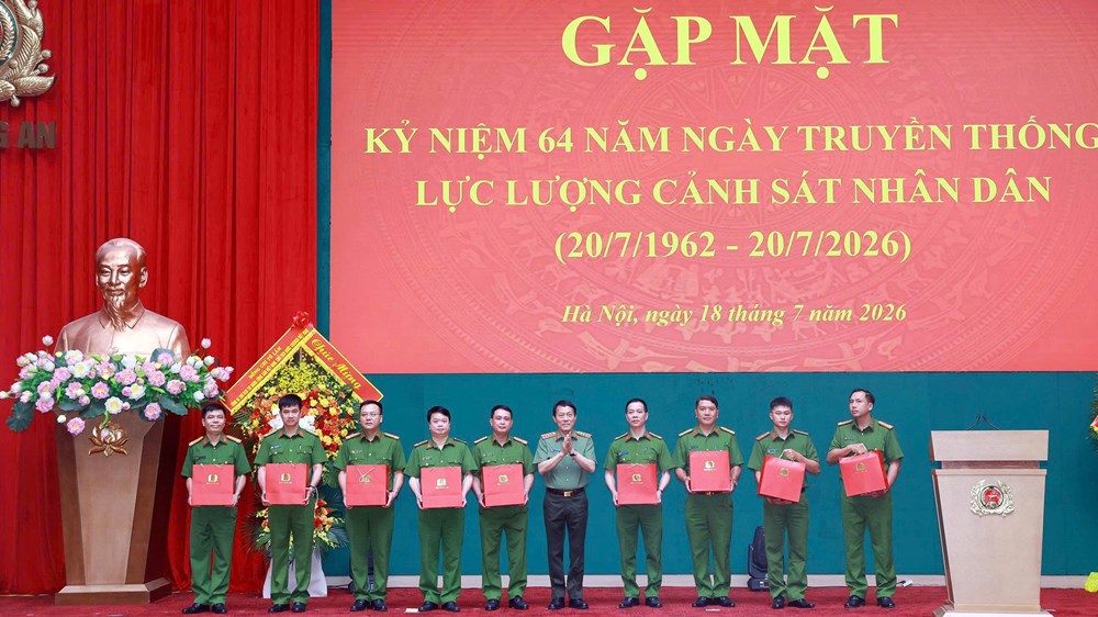 Xây dựng lực lượng Cảnh sát nhân dân cách mạng, chính quy, tinh nhuệ, hiện đại, đáp ứng yêu cầu, nhiệm vụ trong tình hình mới - ảnh 5
