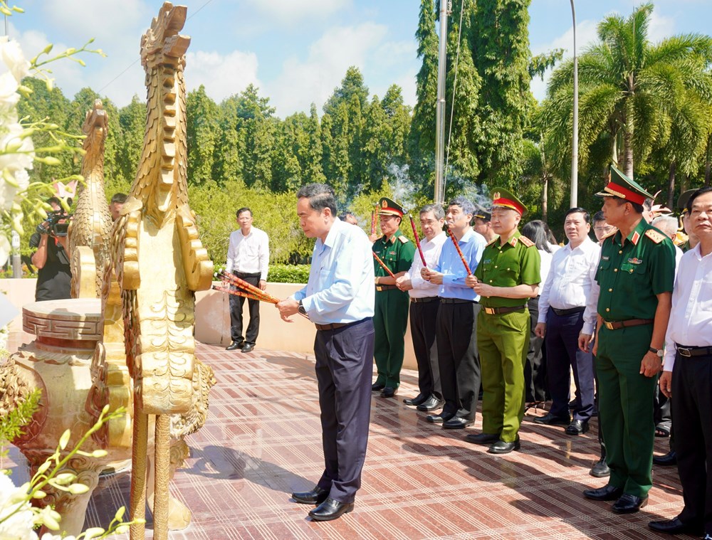 Chủ tịch Quốc hội Trần Thanh Mẫn tri ân người có công với cách mạng tại TP.HCM - ảnh 1